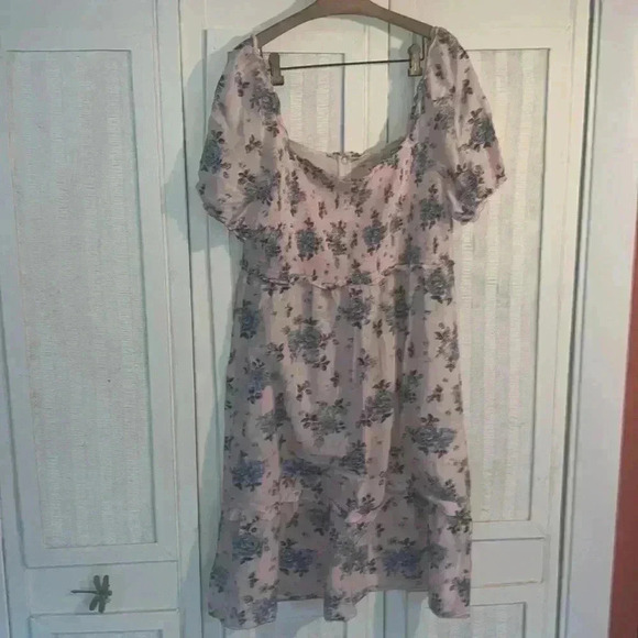 Forever Floral Smocked Dress - Gal Meets Glam sz 16 - Picture 6 of 9